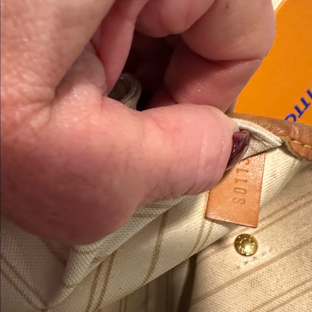 Louis Vuitton Large GM Tote Bag. Authentic Guarantee - Picture 3 of 9